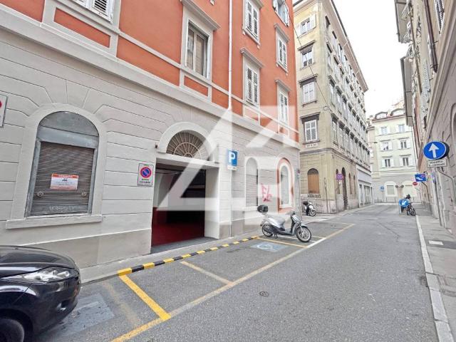 Box / Garage in vendita a Trieste TS