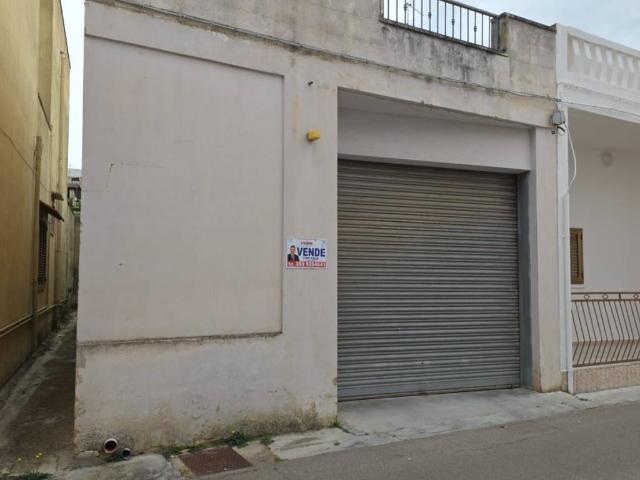 Box / Garage in vendita a Tuglie LE