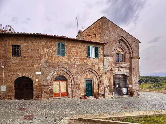 Box / Garage in vendita a Tuscania VT