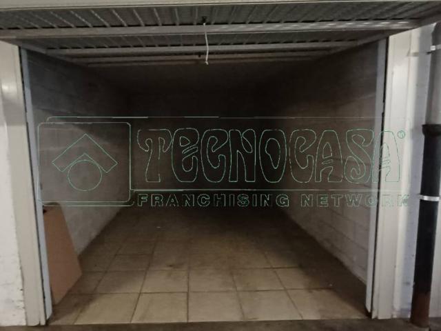 Box / Garage in vendita a Urago d'Oglio BS