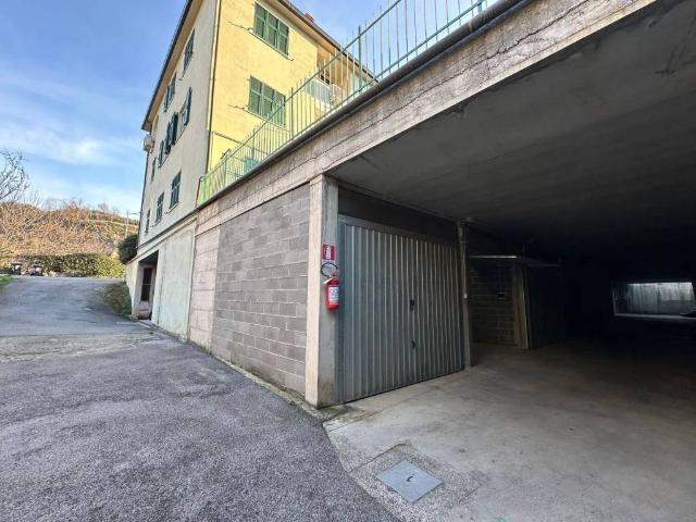 Box / Garage in vendita a Vado Ligure SV