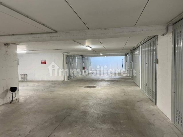 Box / Garage in vendita a Vado Ligure SV