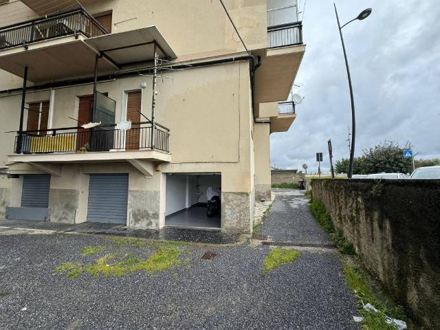 Box / Garage in vendita a Vado Ligure SV