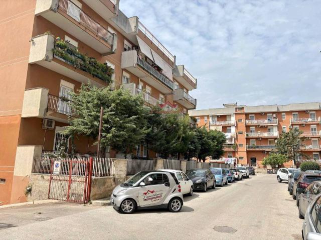 Box / Garage in vendita a Valenzano BA