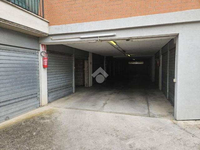 Box / Garage in vendita a Valmontone RM