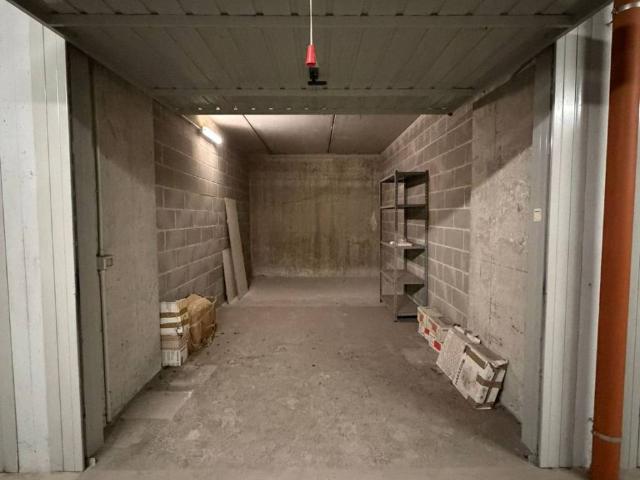 Box / Garage in vendita a Varedo MB