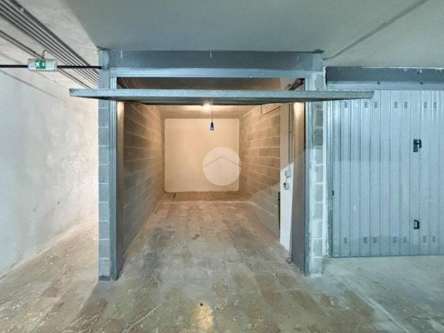 Box / Garage in vendita a Vasto CH