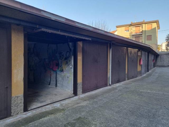 Box / Garage in vendita a Villa Cortese MI