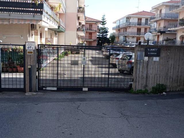 Box / Garage in vendita a Aci Catena CT