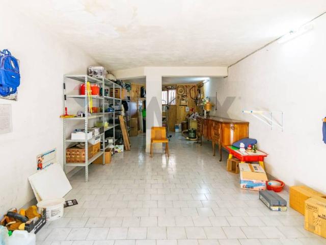 Box / Garage in vendita a Aci Catena CT