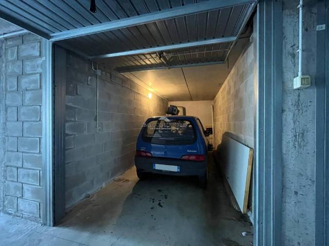 Box / Garage in vendita a Abbiategrasso MI