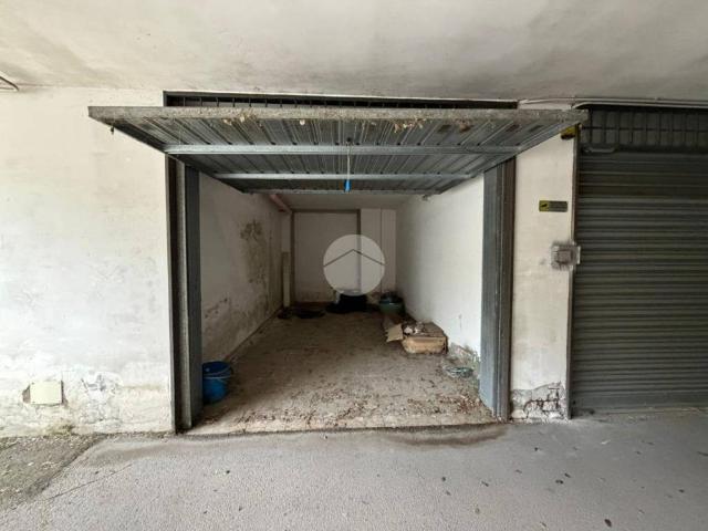 Box / Garage in vendita a Afragola NA