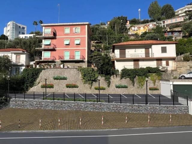 Box / Garage in vendita a Alassio SV
