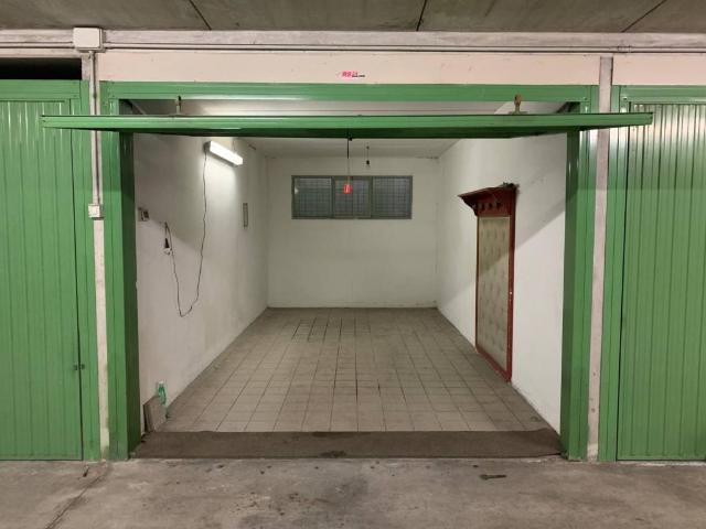 Box / Garage in vendita a Albavilla CO