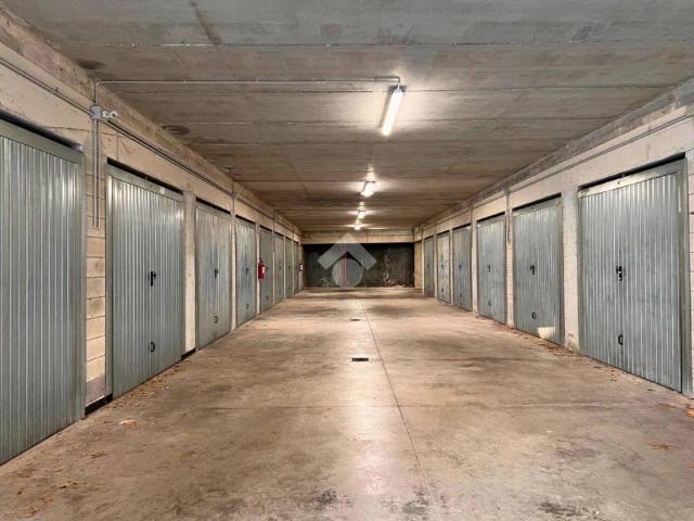 Box / Garage in vendita a Ancona AN