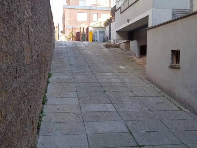 Box / Garage in vendita a Anzio RM