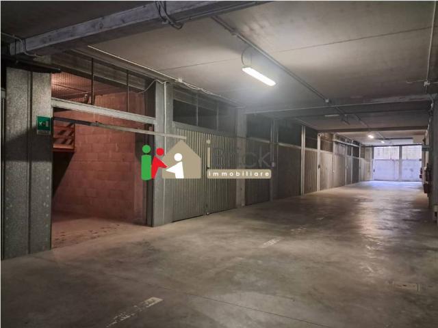 Box / Garage in vendita a Aprilia LT