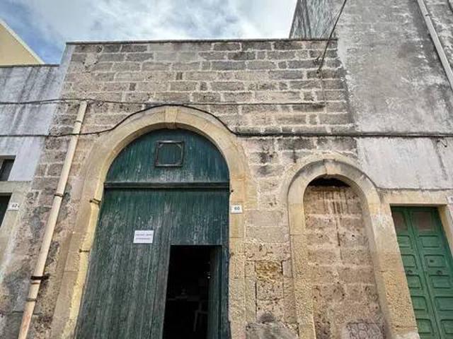 Box / Garage in vendita a Aradeo LE