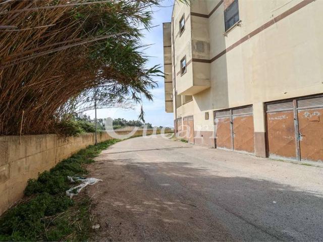Box / Garage in vendita a Ardea RM