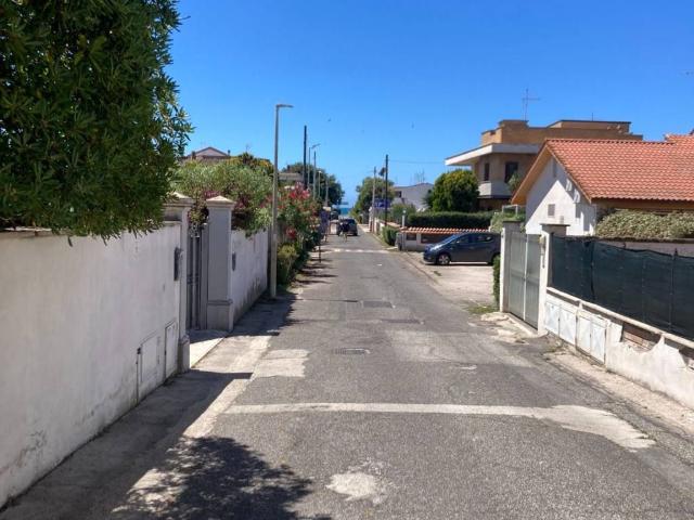 Box / Garage in vendita a Ardea RM