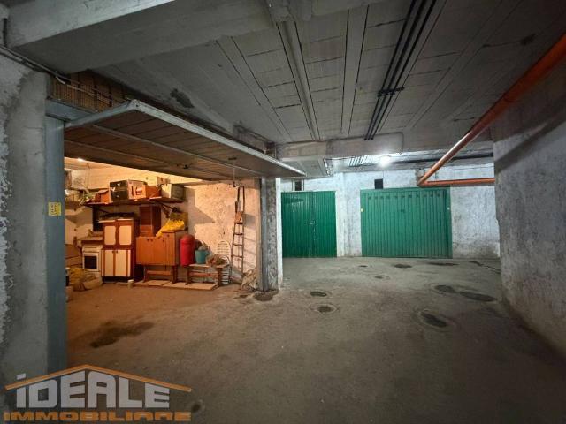 Box / Garage in vendita a Ardea RM