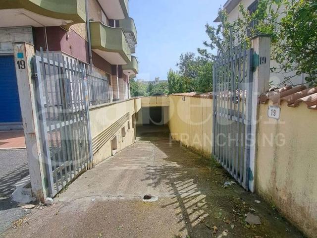 Box / Garage in vendita a Ardea RM