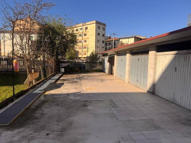 Box / Garage in vendita a Arezzo AR