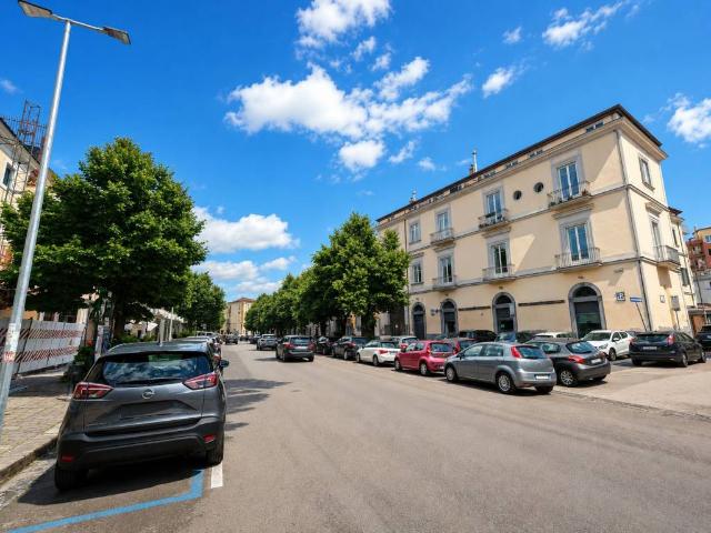 Box / Garage in vendita a Aversa CE