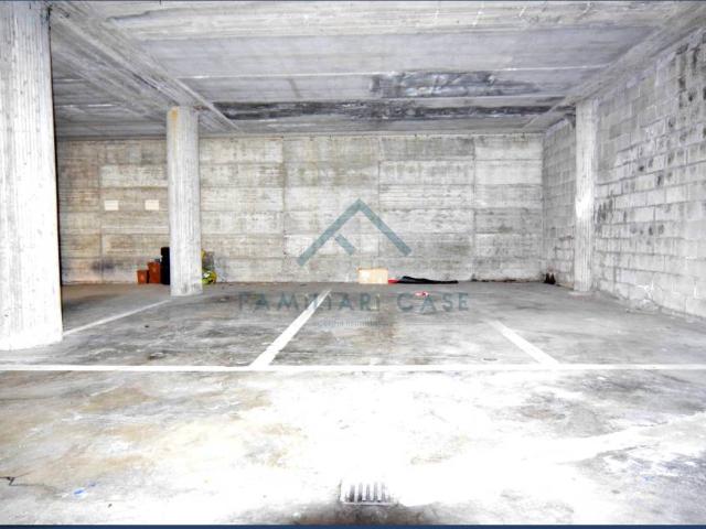 Box / Garage in vendita a Azzate VA