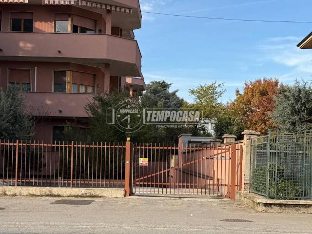 Box / Garage in vendita a Bareggio MI