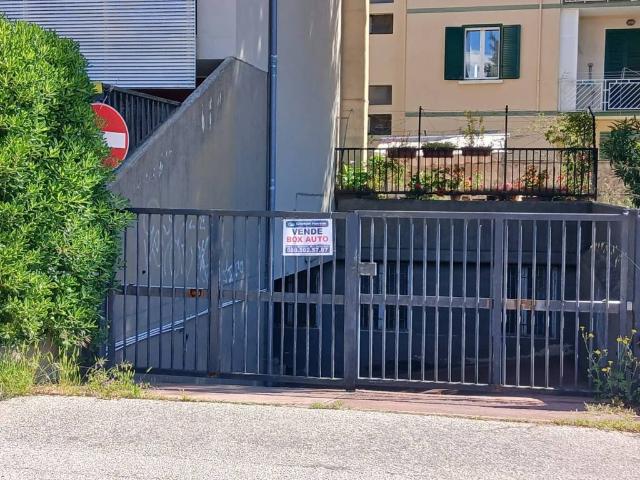Box / Garage in vendita a Bari BA