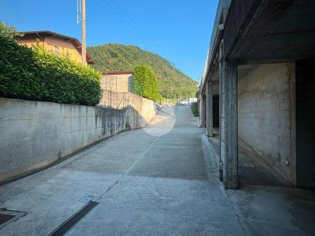 Box / Garage in vendita a Berzo San Fermo BG