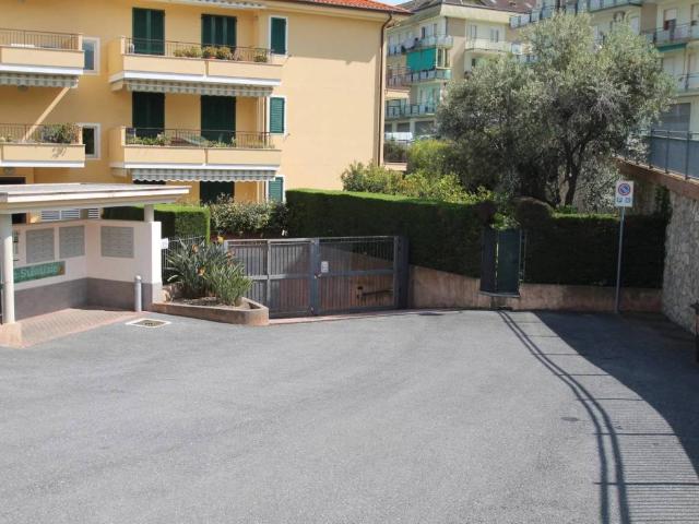 Box / Garage in vendita a Borghetto Santo Spirito SV