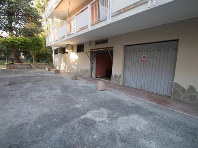 Box / Garage in vendita a Borghetto Santo Spirito SV
