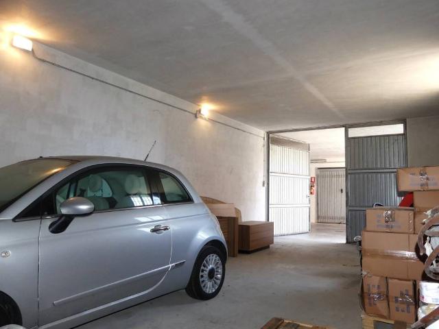 Box / Garage in vendita a Brandizzo TO