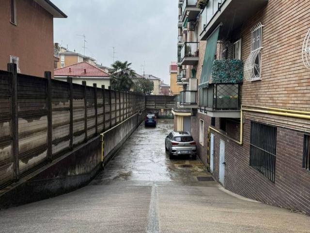 Box / Garage in vendita a Bresso MI