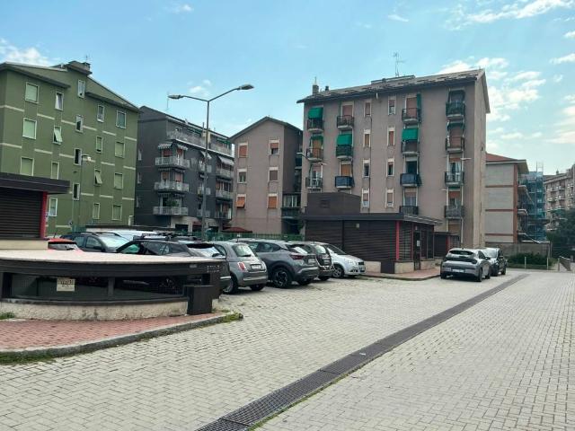 Box / Garage in vendita a Bresso MI