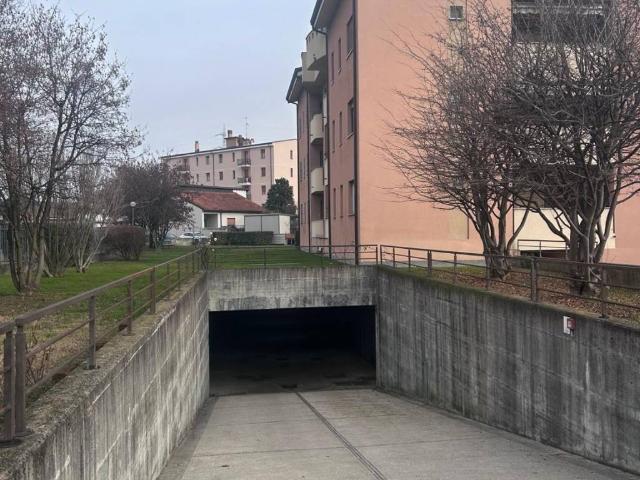 Box / Garage in vendita a Brugherio MB