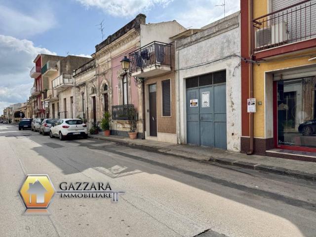 Box / Garage in vendita a Canicattini Bagni SR