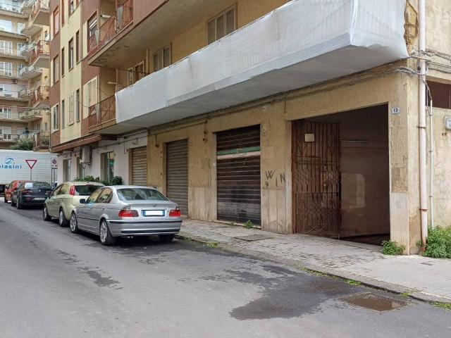 Box / Garage in vendita a Caltagirone CT