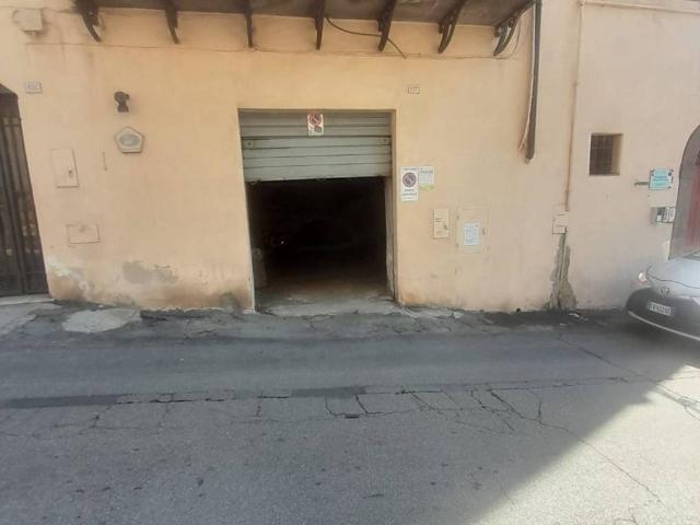 Box / Garage in vendita a Caprarola VT