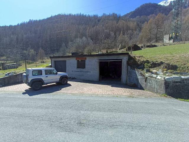 Box / Garage in vendita a Casteldelfino CN