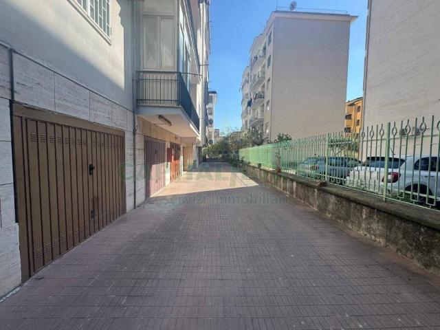 Box / Garage in vendita a Caserta CE
