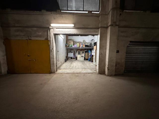 Box Garage in vendita a Caserta, Centro