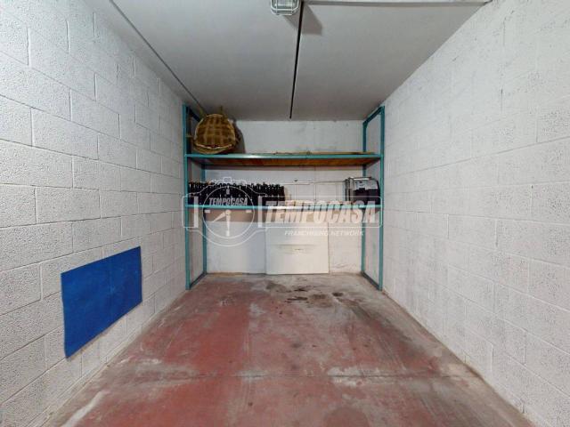 Box / Garage in vendita a Cento FE