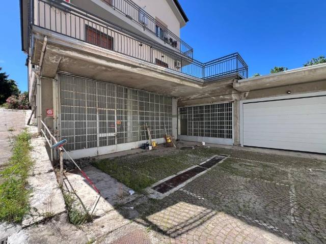 Box / Garage in vendita a Cernusco sul Naviglio MI
