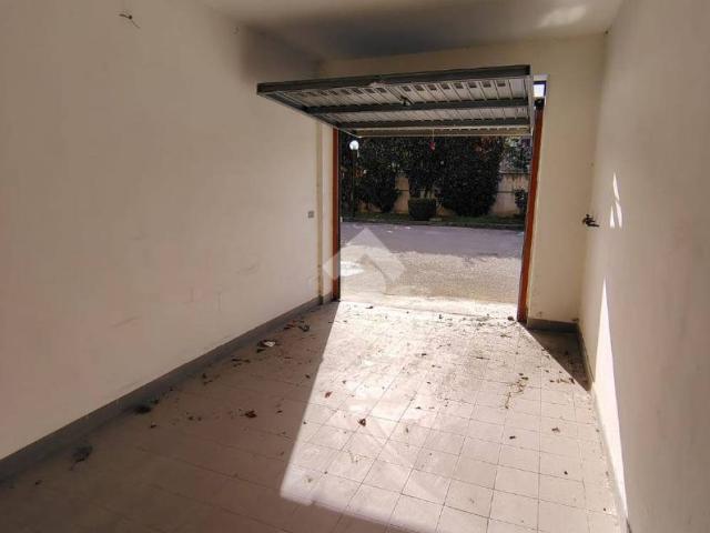 Box / Garage in vendita a Cesa CE