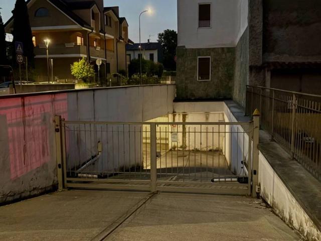 Box / Garage in vendita a Cesate MI