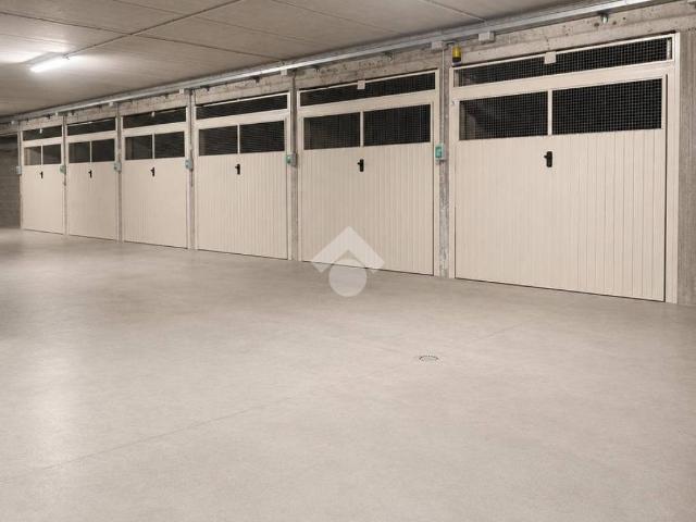 Box / Garage in vendita a Chieri TO