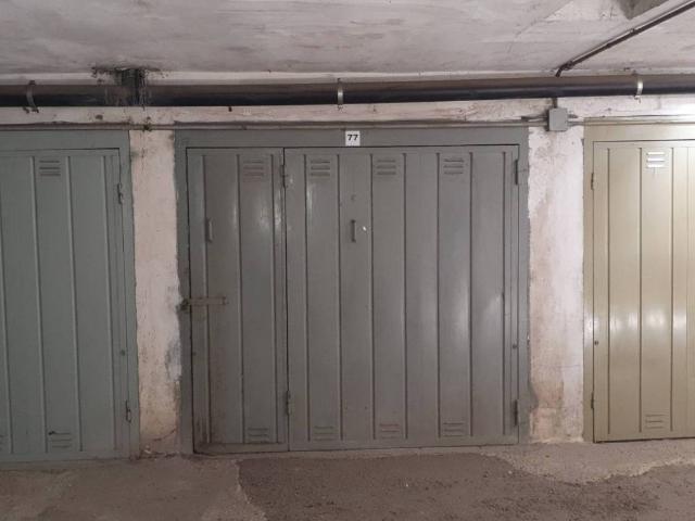 Box / Garage in vendita a Chieri TO